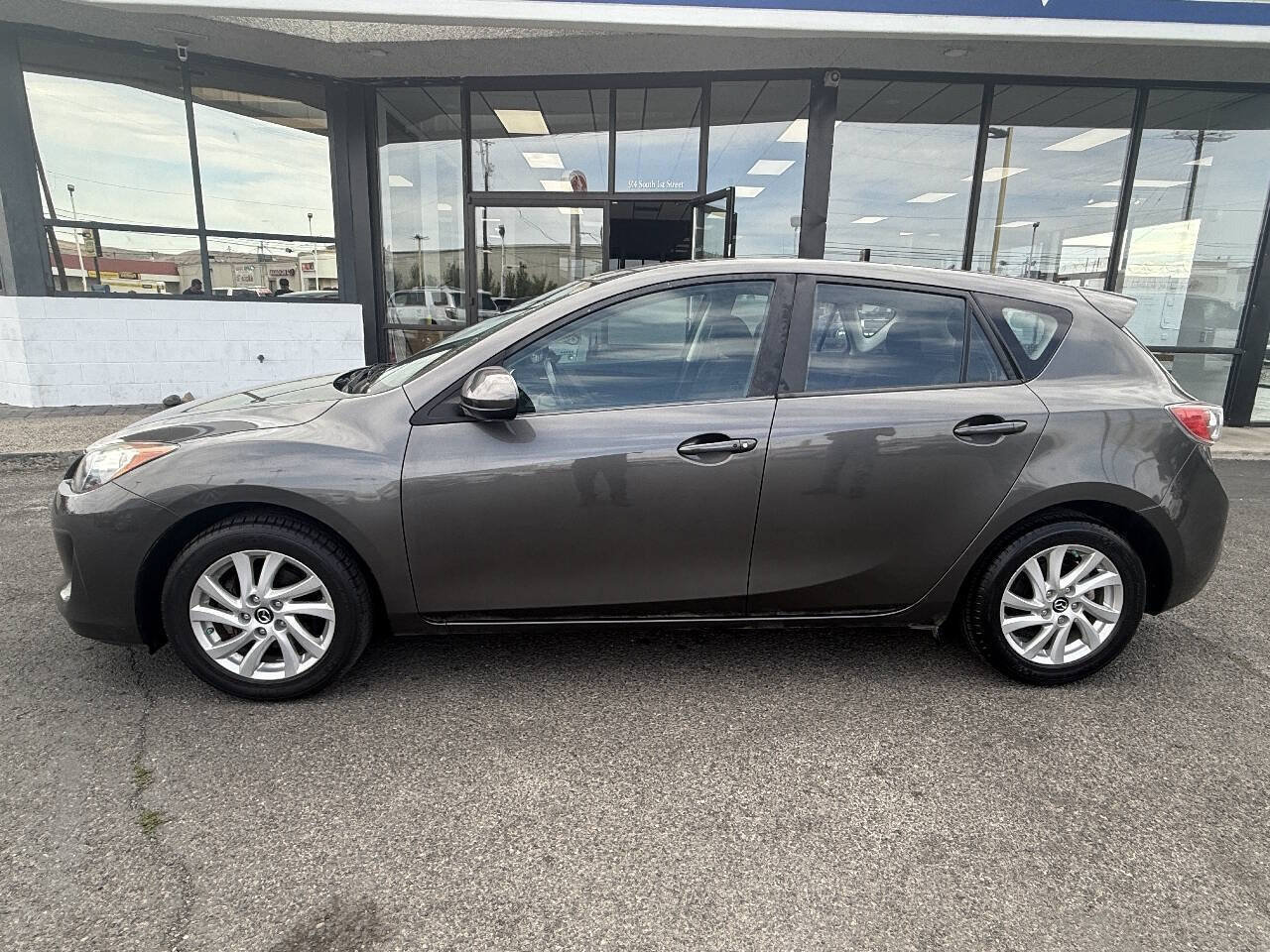 Used 2013 MAZDA MAZDA3 i Touring FWD image 3