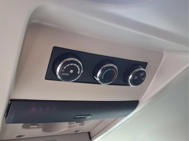 Used 2016 Chrysler Town & Country Touring w/ Driver Convenience Group FWD image 19