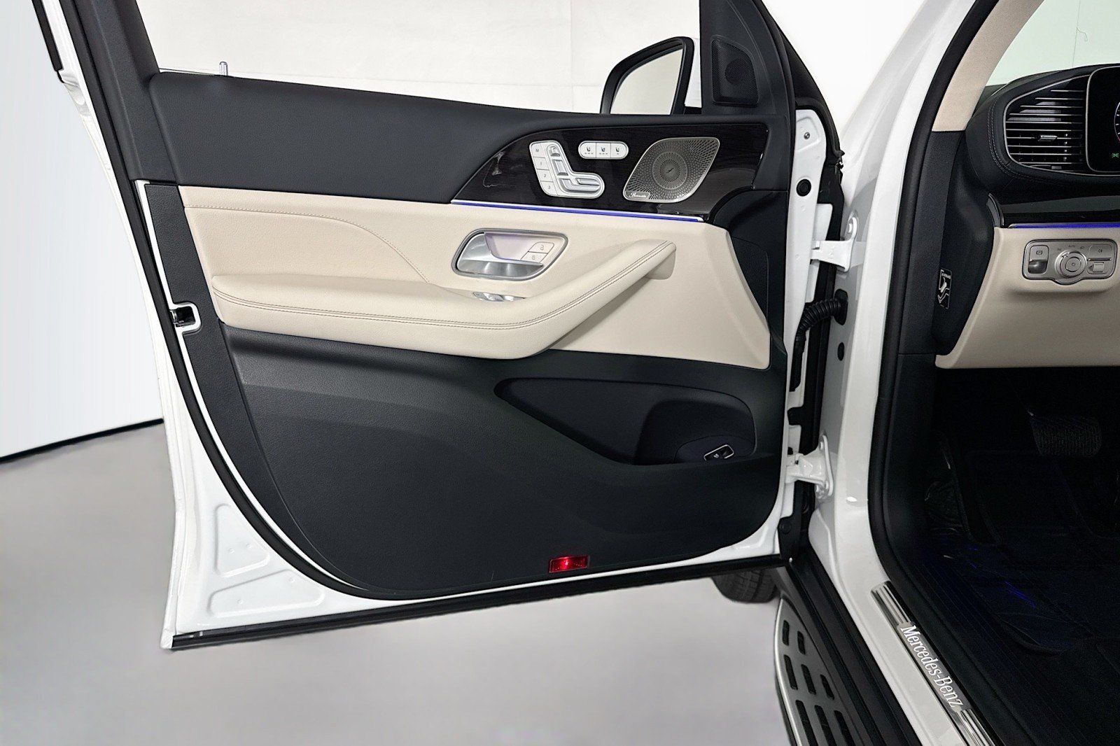 New 2026 Mercedes-Benz GLS 450 4MATIC image 21