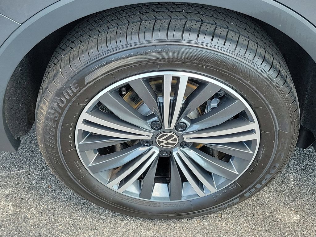 Used 2024 Volkswagen Tiguan Wolfsburg Edition image 7