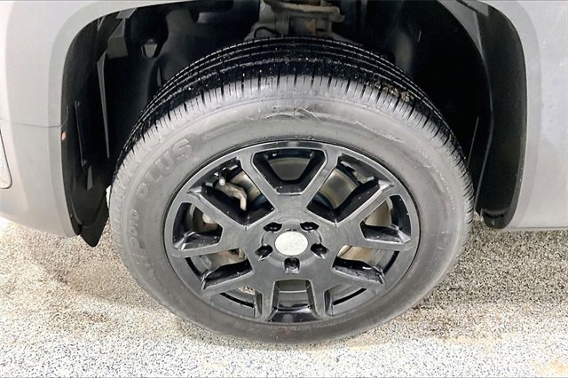 Used 2019 Jeep Renegade Latitude w/ Cold Weather Group image 35