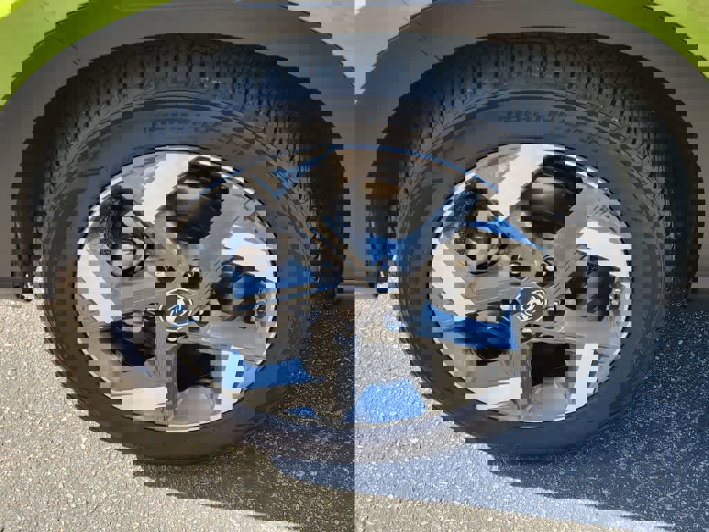 Used 2023 Hyundai Venue SEL FWD image 10