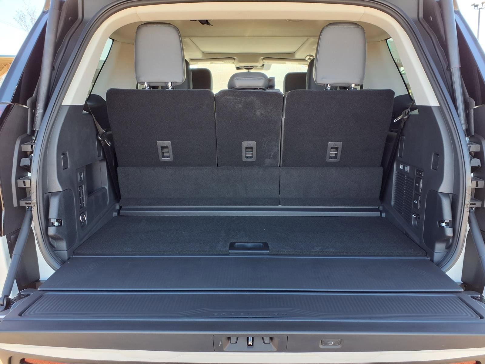 New 2025 Ford Expedition Active image 11