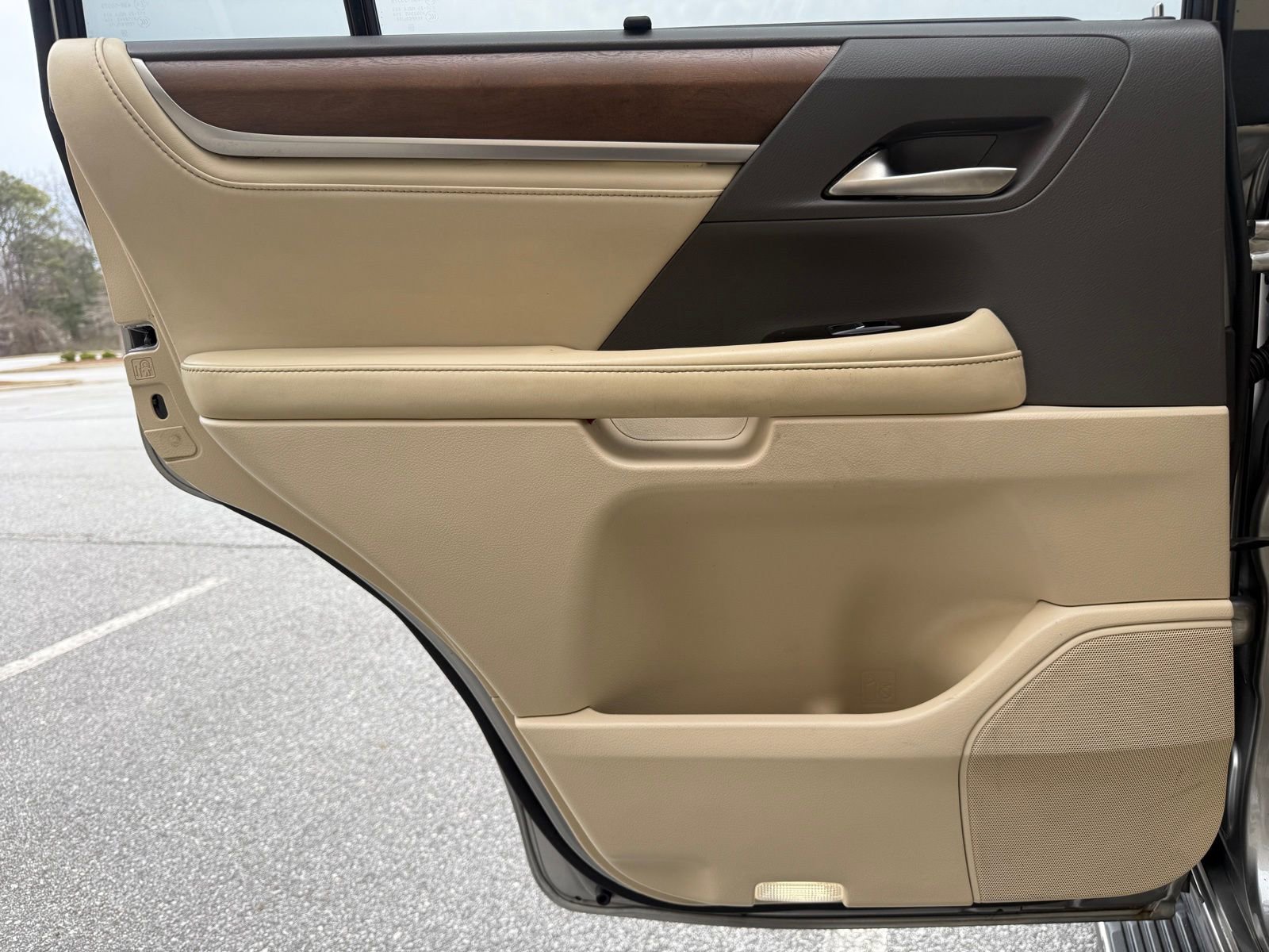 Used 2016 Lexus LX 570 4WD w/ Luxury Package image 45