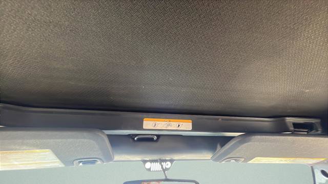 Used 2017 Jeep Wrangler Unlimited Rubicon image 18