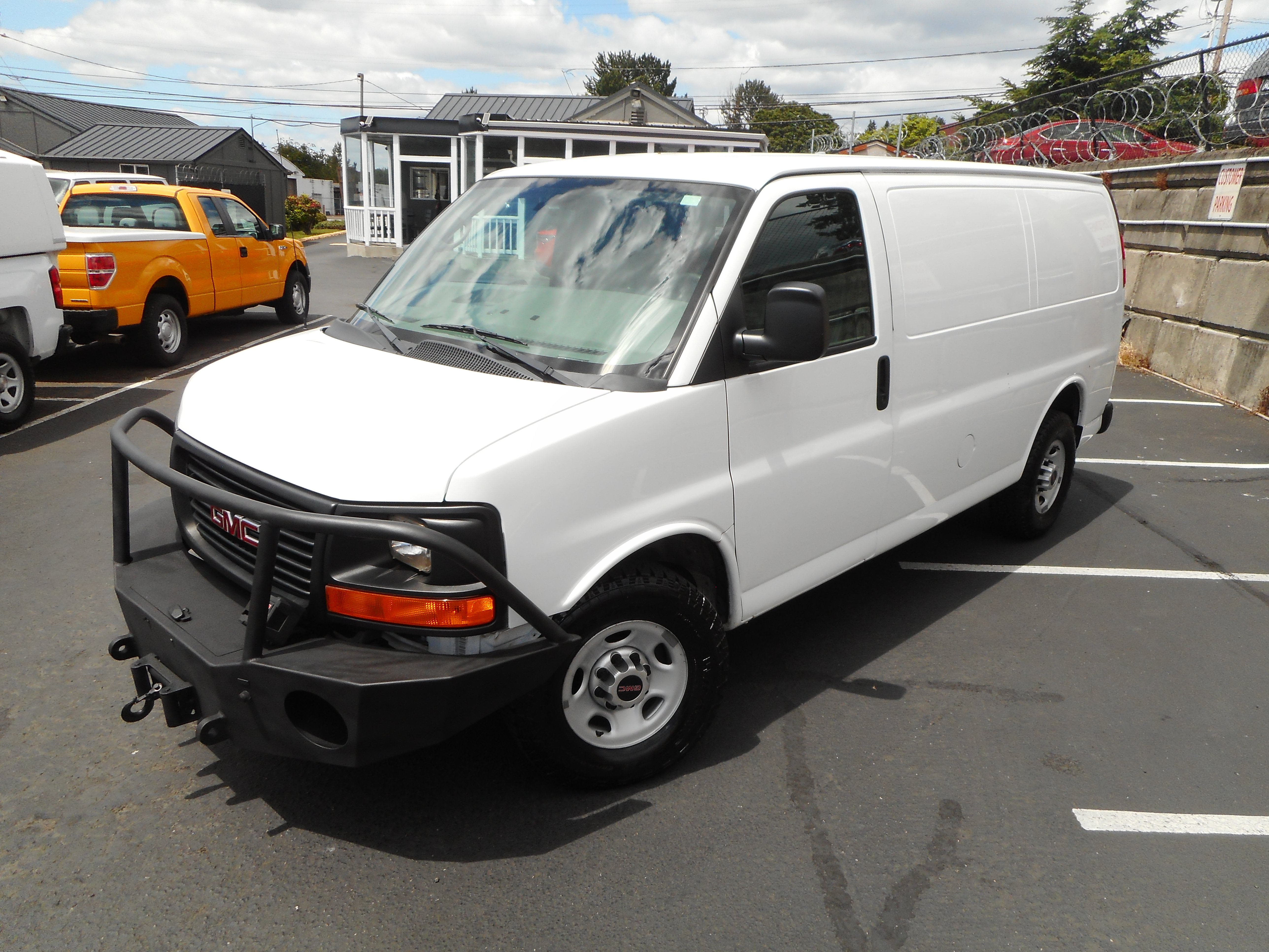 Used 2013 GMC Savana 3500 w/ Power Package RWD image 4