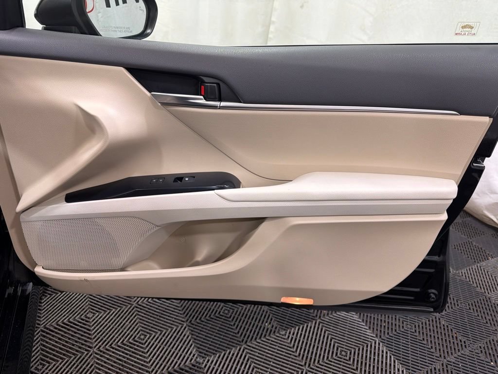 Used 2018 Toyota Camry LE w/ Convenience Package FWD image 9