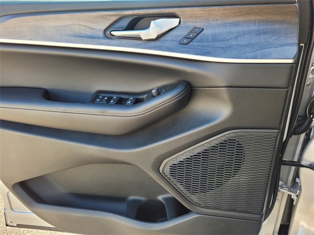 New 2025 Jeep Grand Cherokee L Limited w/ Black Appearance Package image 23