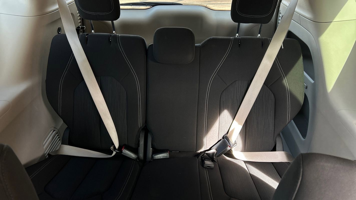 Used 2023 Chrysler Voyager LX image 35