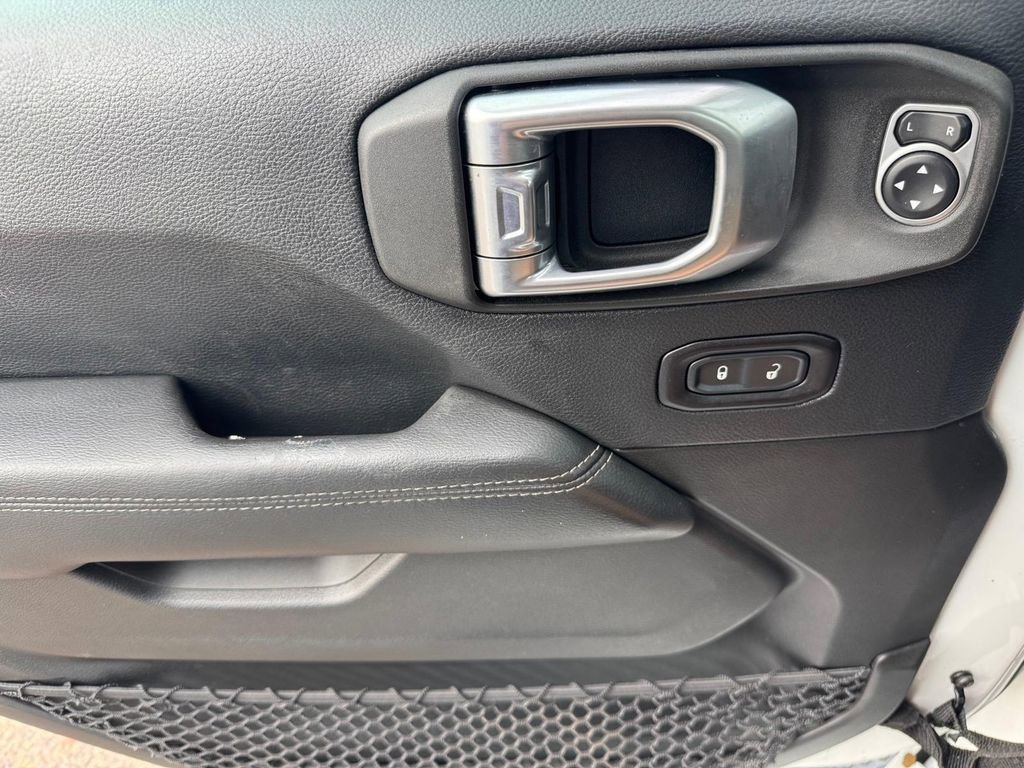 Used 2019 Jeep Wrangler Unlimited Sahara w/ Dual Top Group image 18