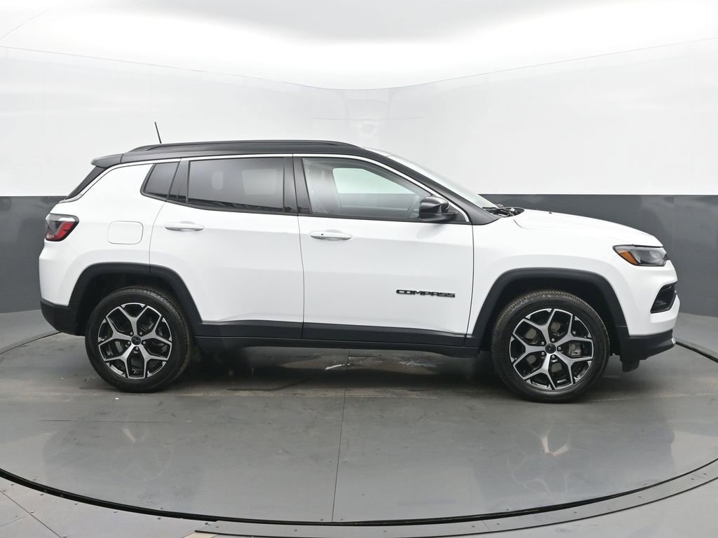 Used 2025 Jeep Compass Limited image 6