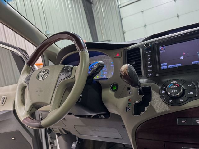 Used 2013 Toyota Sienna Limited w/ Premium Pkg image 15