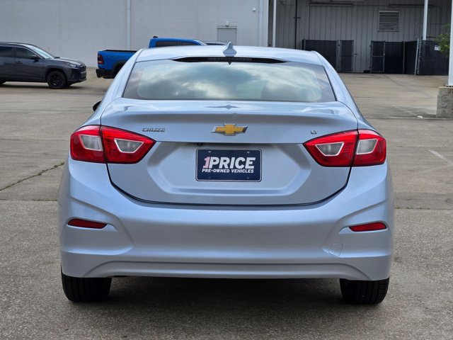 Used 2018 Chevrolet Cruze LT FWD image 3