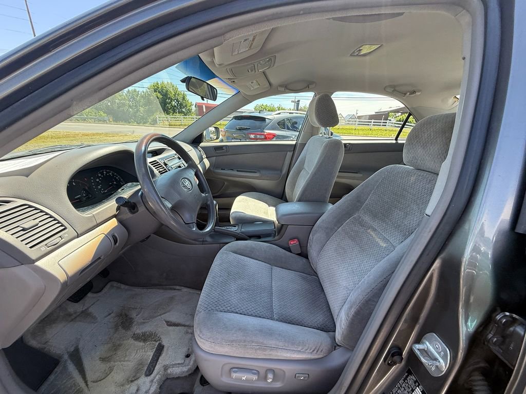 Used 2004 Toyota Camry LE FWD image 11