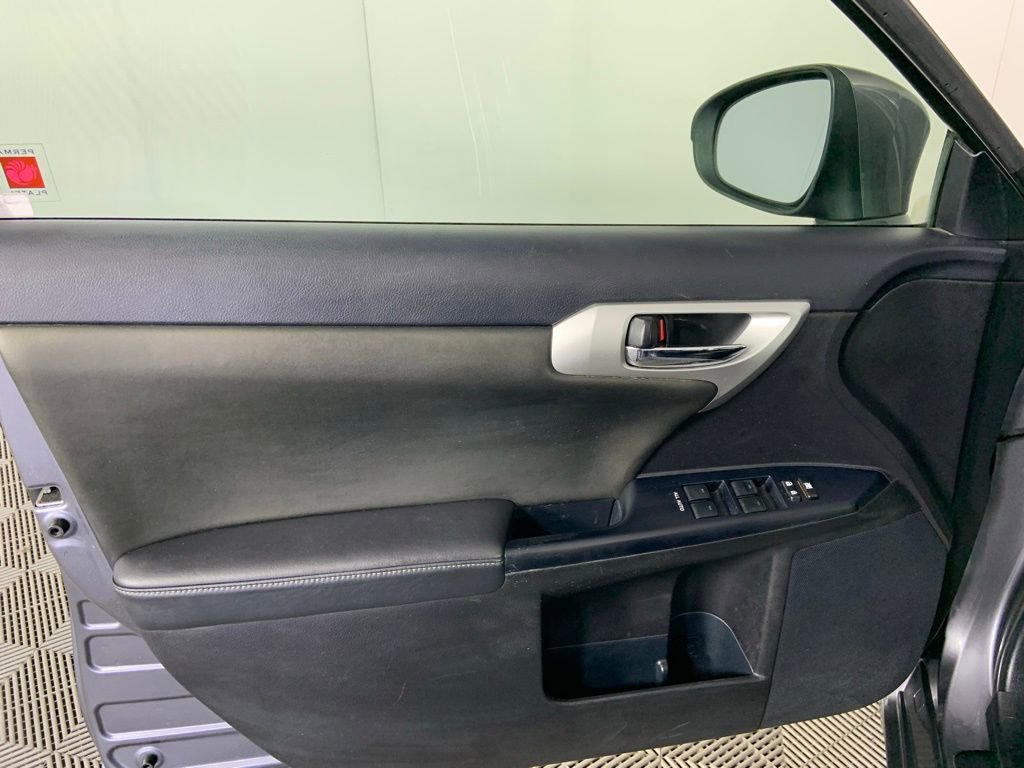Used 2013 Lexus CT 200h w/ Premium Pkg w/Navigation FWD image 21