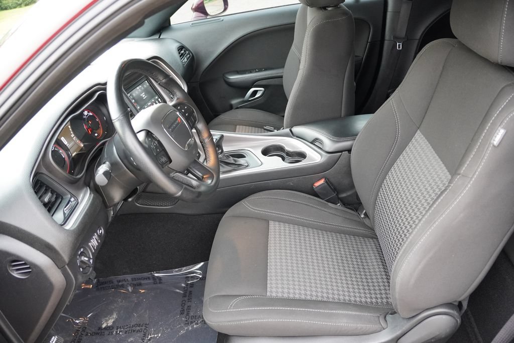 Certified 2022 Dodge Challenger SXT w/ Driver Convenience Group RWD image 15
