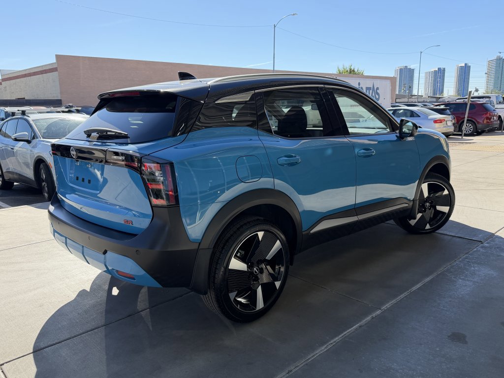 Used 2025 Nissan Kicks SR FWD image 4