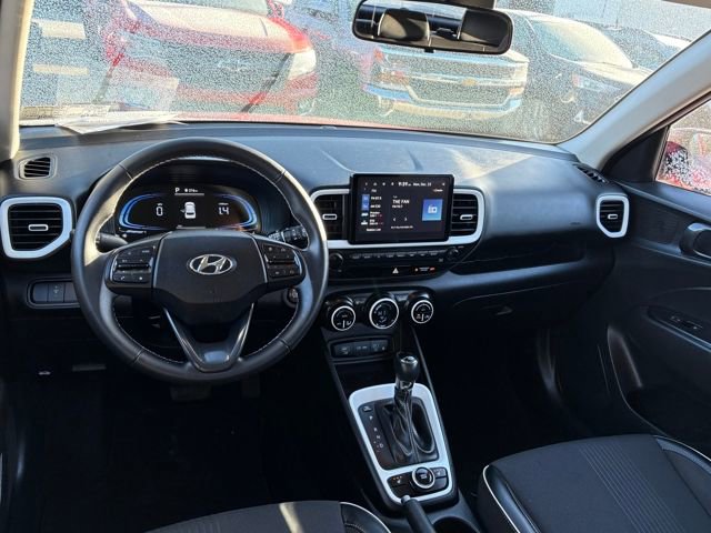 Used 2023 Hyundai Venue Limited image 11