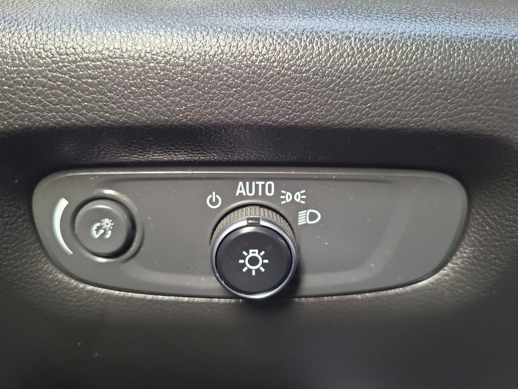 Used 2022 Chevrolet Traverse LS AWD/4WD image 24