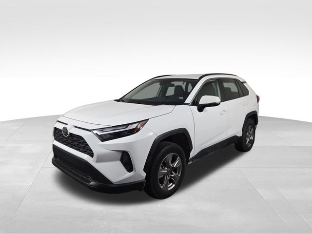 Used 2025 Toyota RAV4 XLE FWD image 2