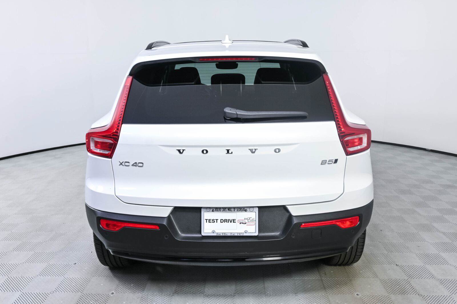 Certified 2023 Volvo XC40 B5 Plus w/ Climate Package AWD/4WD image 29