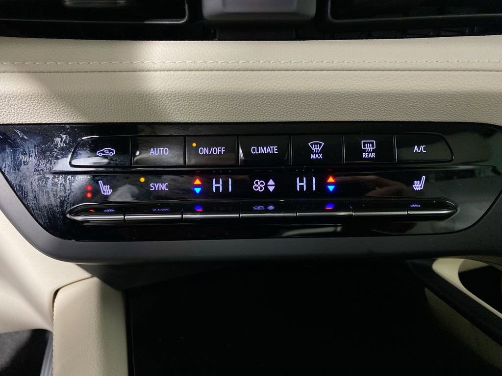 Used 2023 Buick Envision Preferred image 18