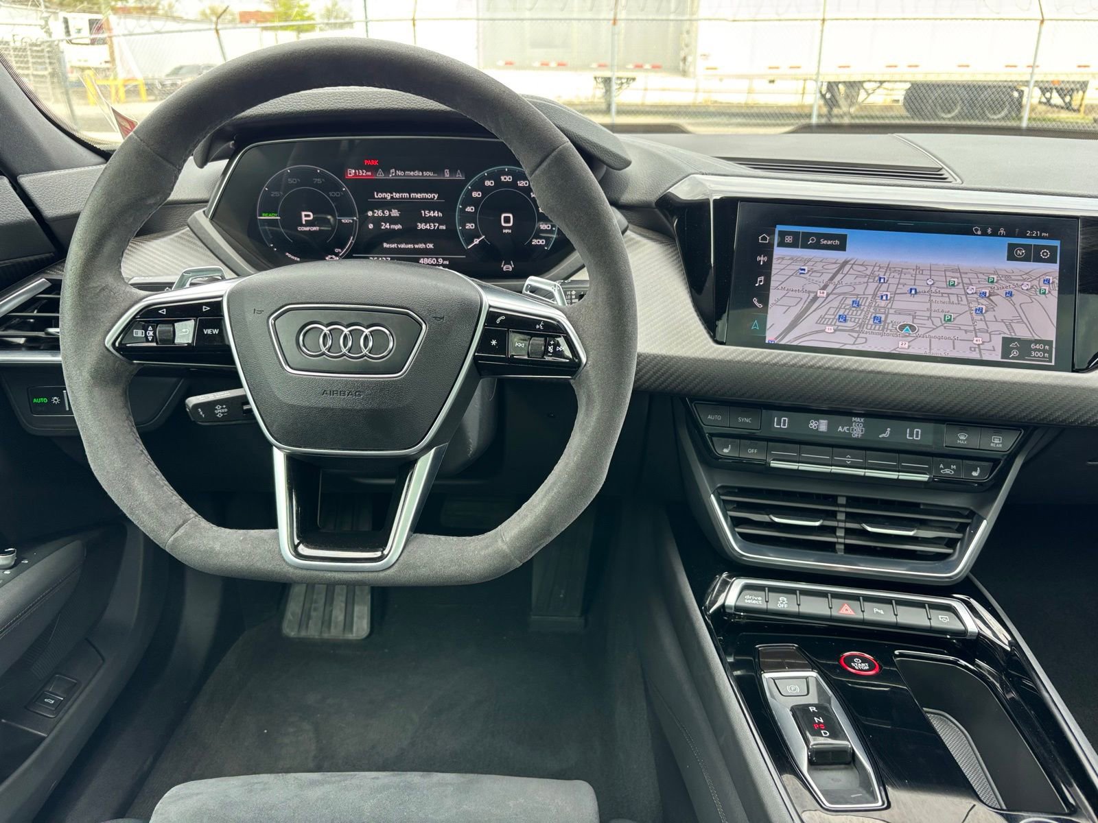 Used 2022 Audi e-tron GT Premium Plus w/ Performance Package image 4