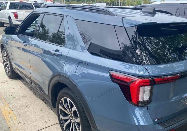 Certified 2025 Ford Explorer ST-Line image 3