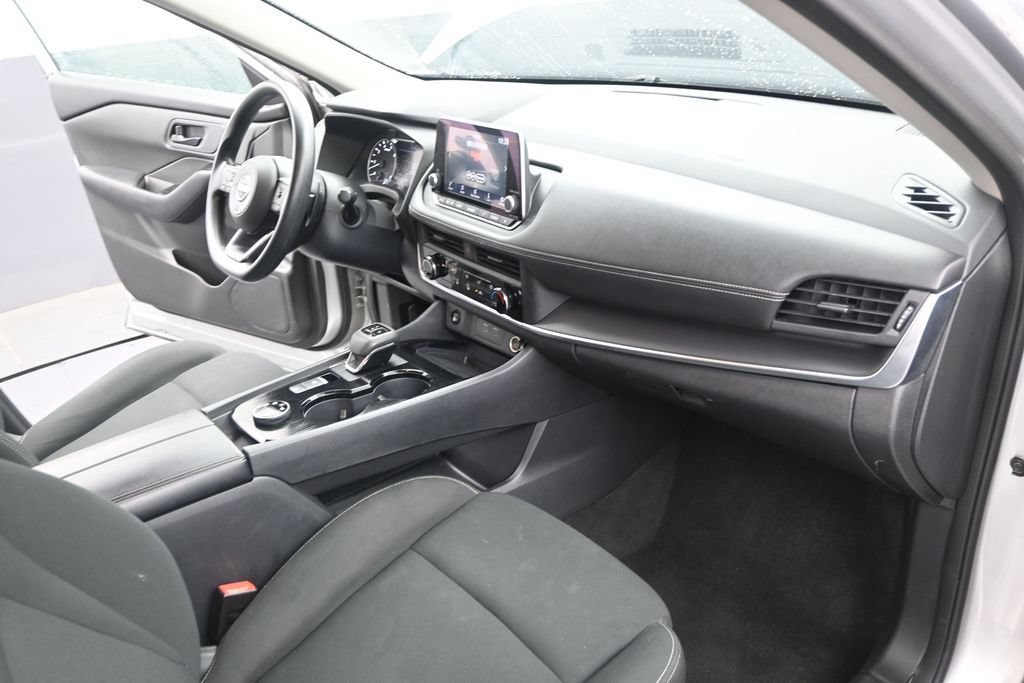 Used 2024 Nissan Rogue S AWD/4WD image 25