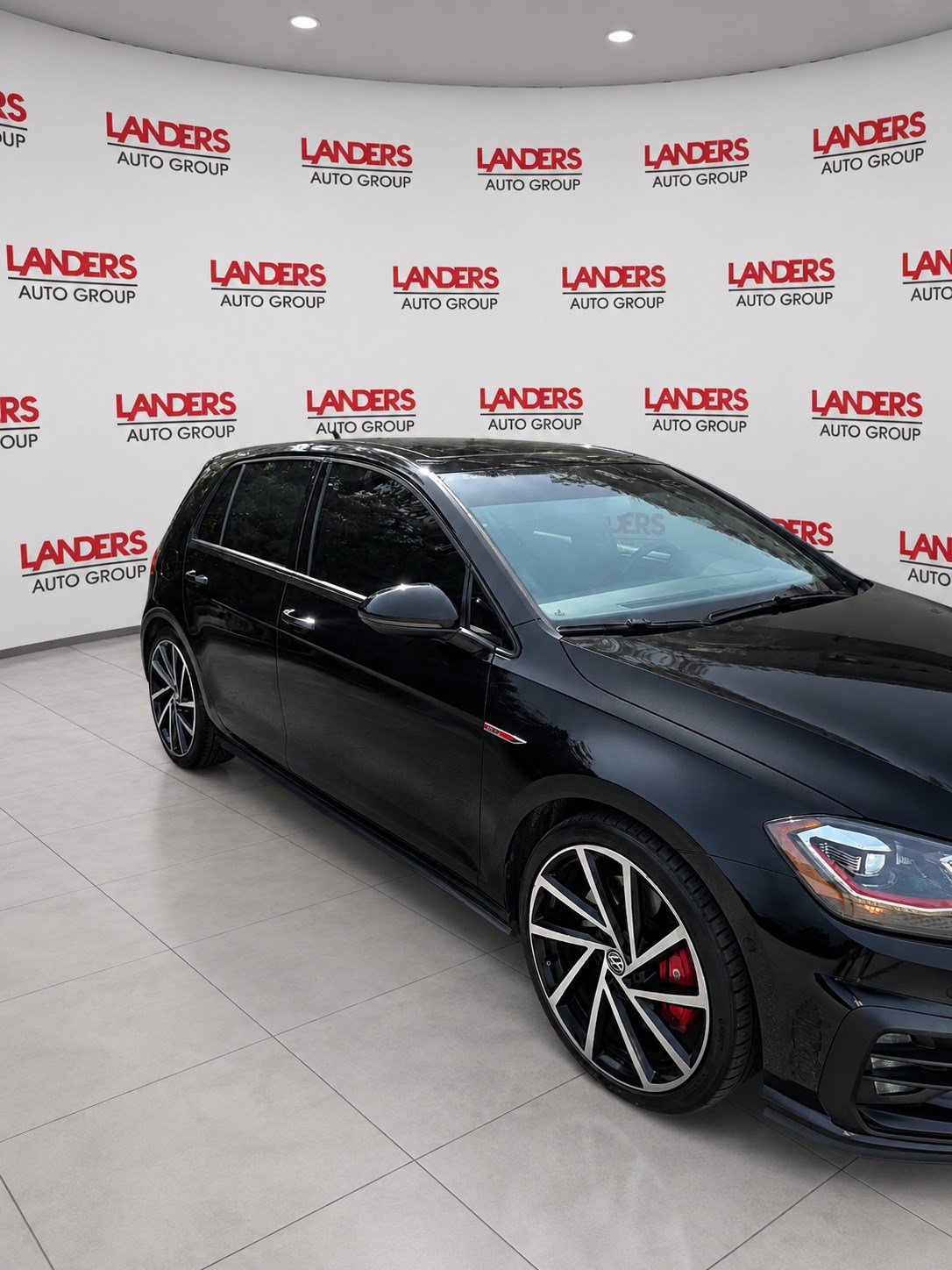 Used 2019 Volkswagen Golf 4-Door FWD image 3