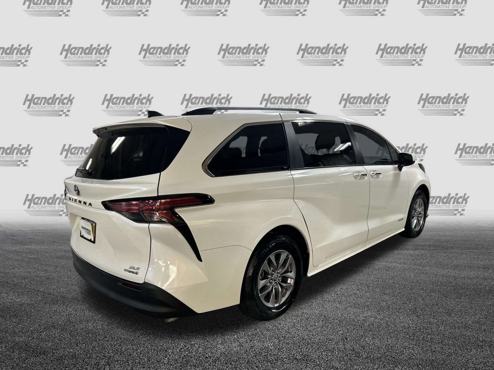 Used 2021 Toyota Sienna XLE FWD image 10