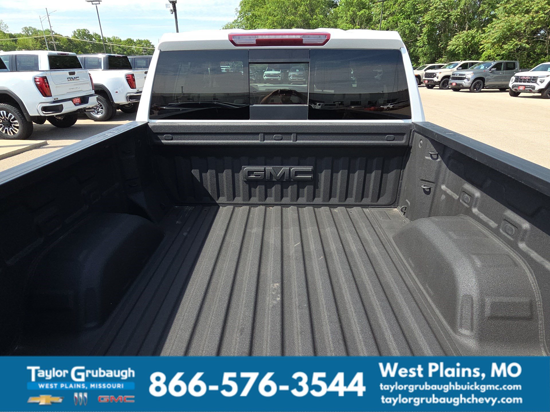 Used 2023 GMC Sierra 1500 SLT w/ SLT Premium Package AWD/4WD image 8