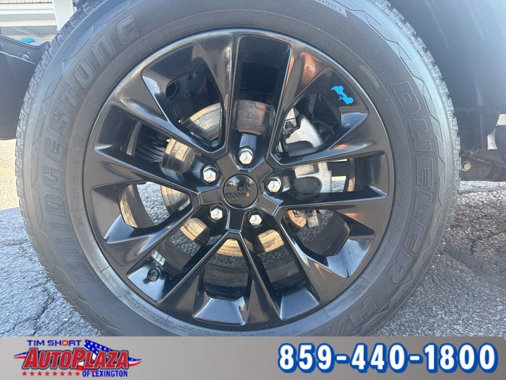 Used 2023 Jeep Wrangler Unlimited Sahara w/ Cold Weather Group AWD/4WD image 6