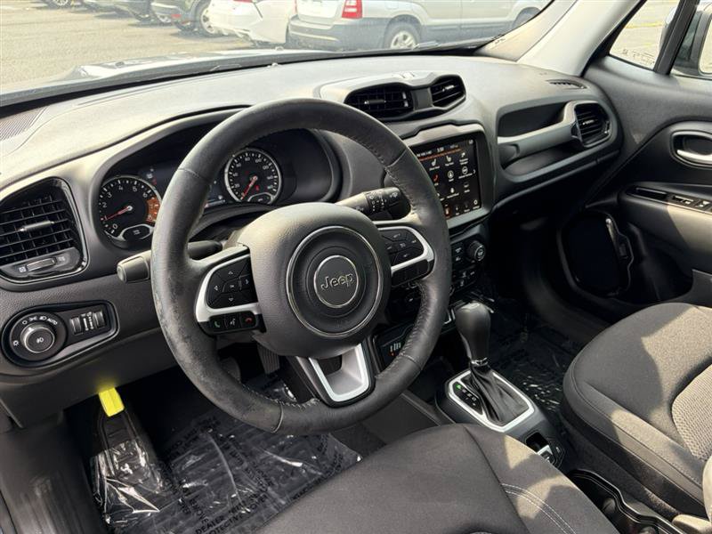 Used 2023 Jeep Renegade Altitude w/ Sun/Sound Group AWD/4WD image 17