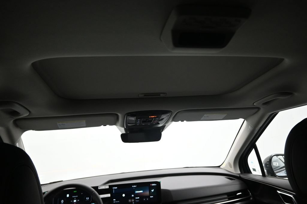 New 2026 Kia Carnival SX w/ SX Dark Edition Package FWD image 36