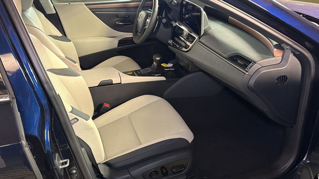 Used 2025 Lexus ES 300h w/ Premium Package image 10