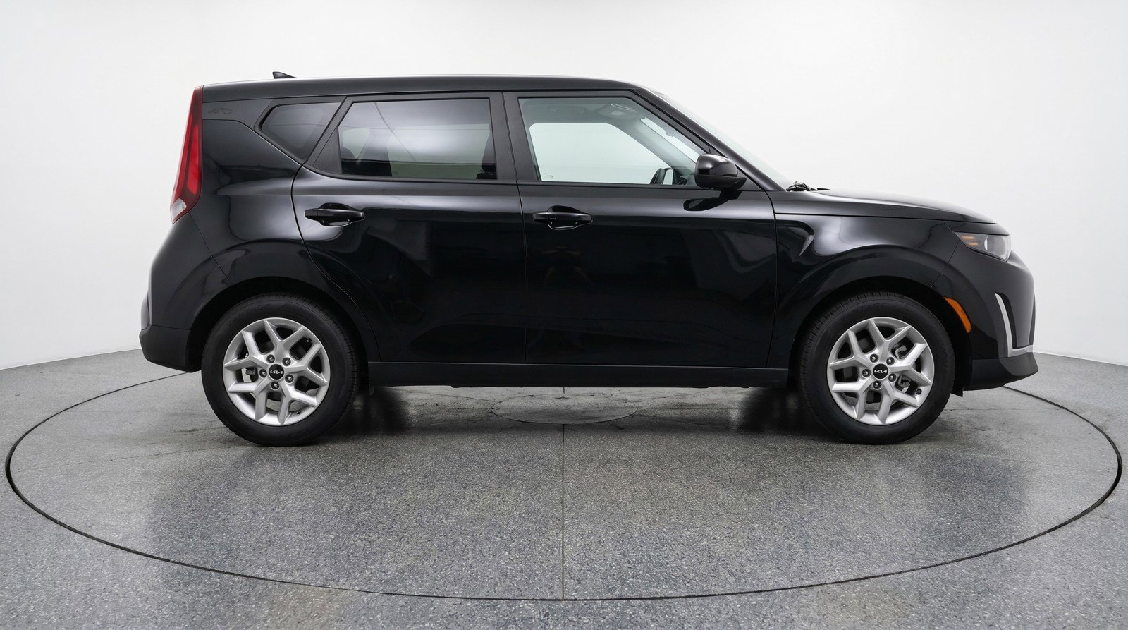 Used 2025 Kia Soul LX w/ LX Technology Package FWD image 11