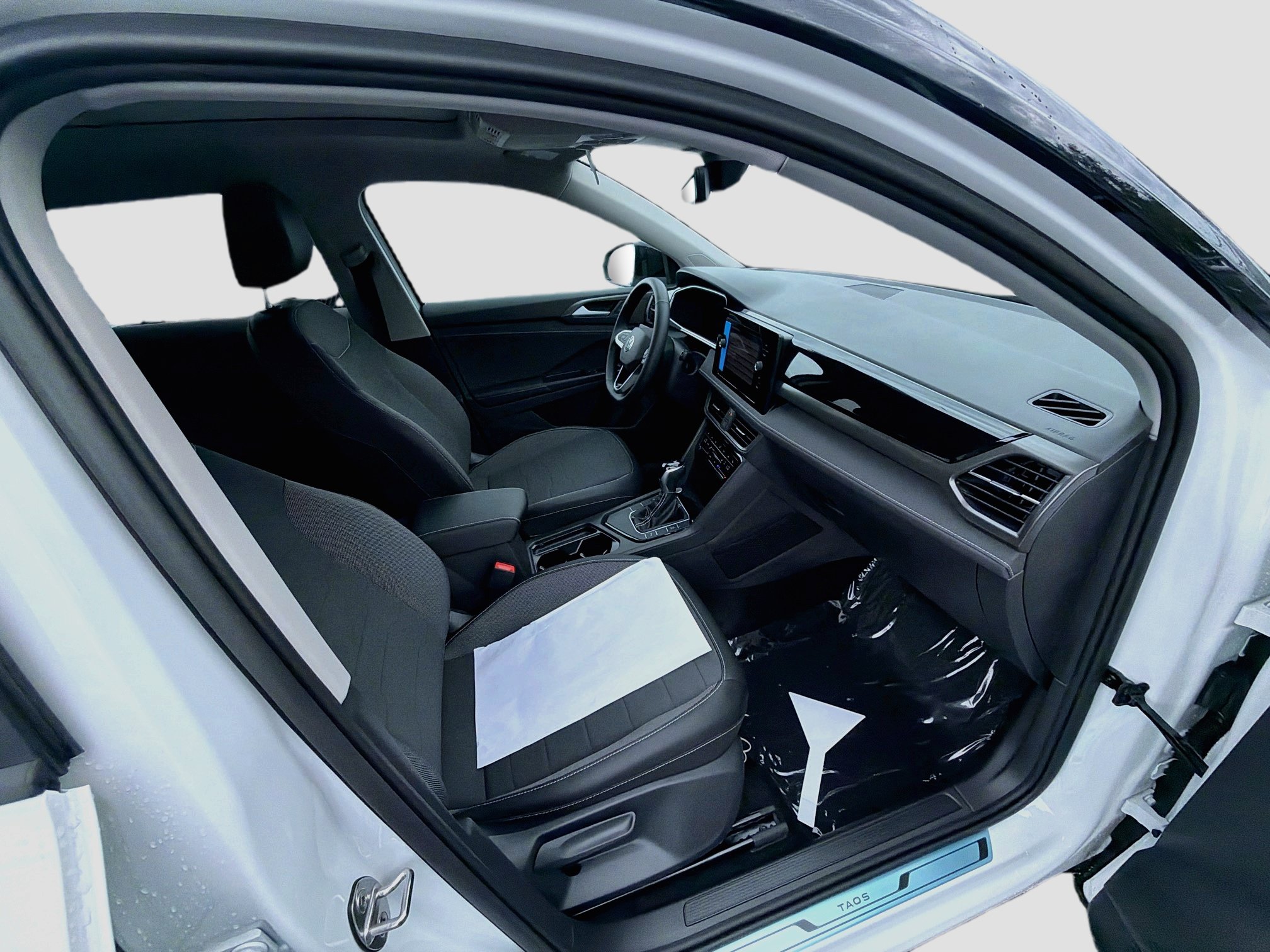 New 2026 Volkswagen Taos SE FWD image 22