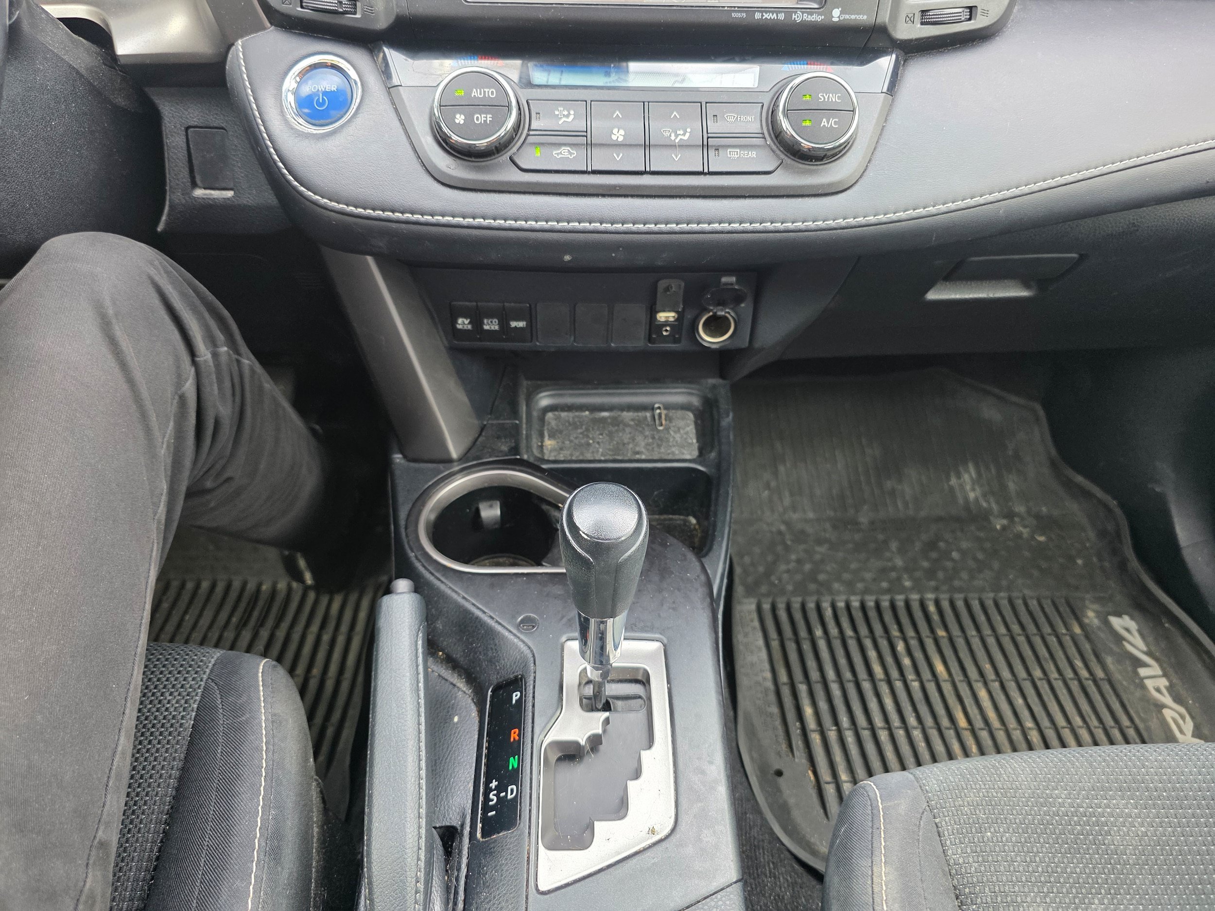 Used 2017 Toyota RAV4 XLE w/ Convenience Package AWD/4WD image 11