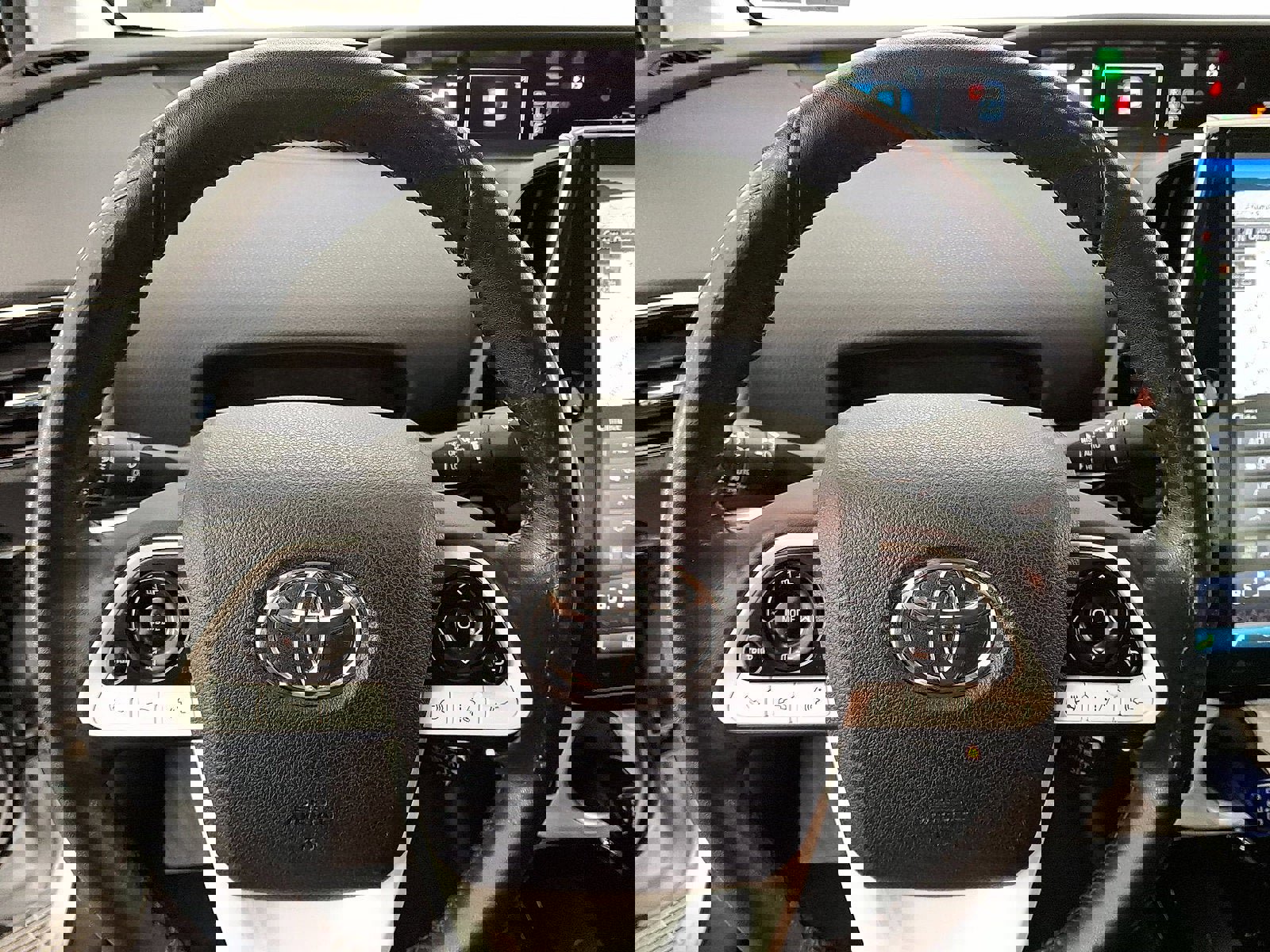 Used 2018 Toyota Prius Prime Advanced image 16