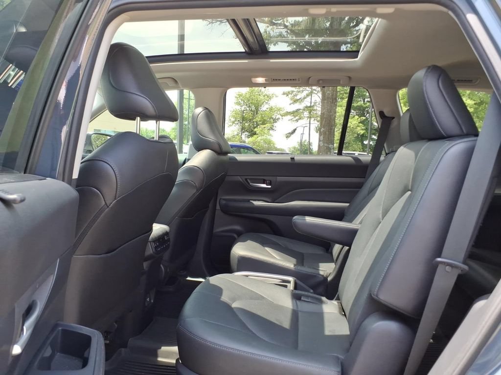 Used 2024 Toyota Grand Highlander AWD image 12