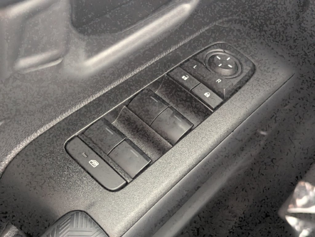 Used 2025 Toyota 4Runner SR5 AWD/4WD image 19