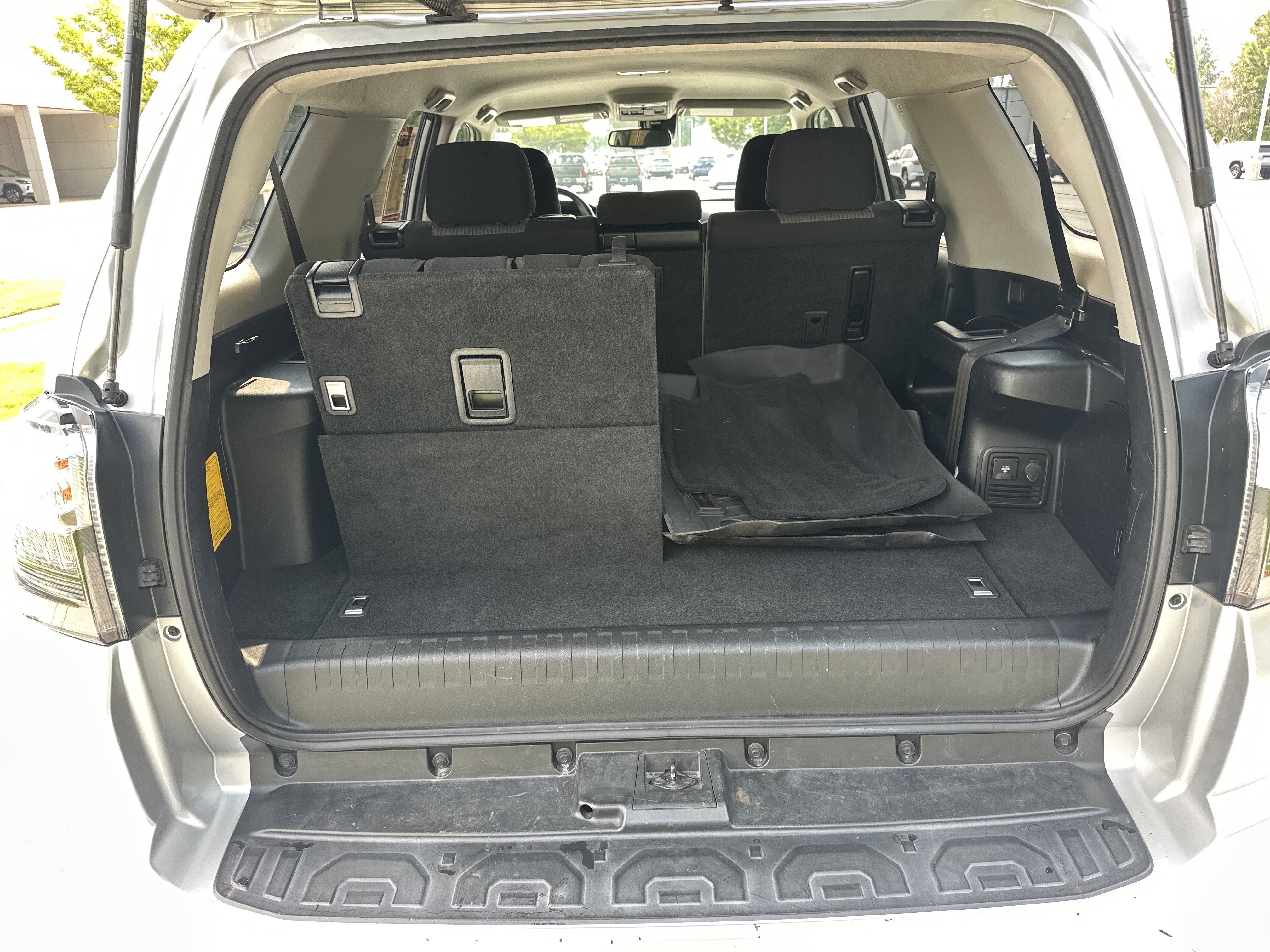 Used 2021 Toyota 4Runner SR5 AWD/4WD image 33