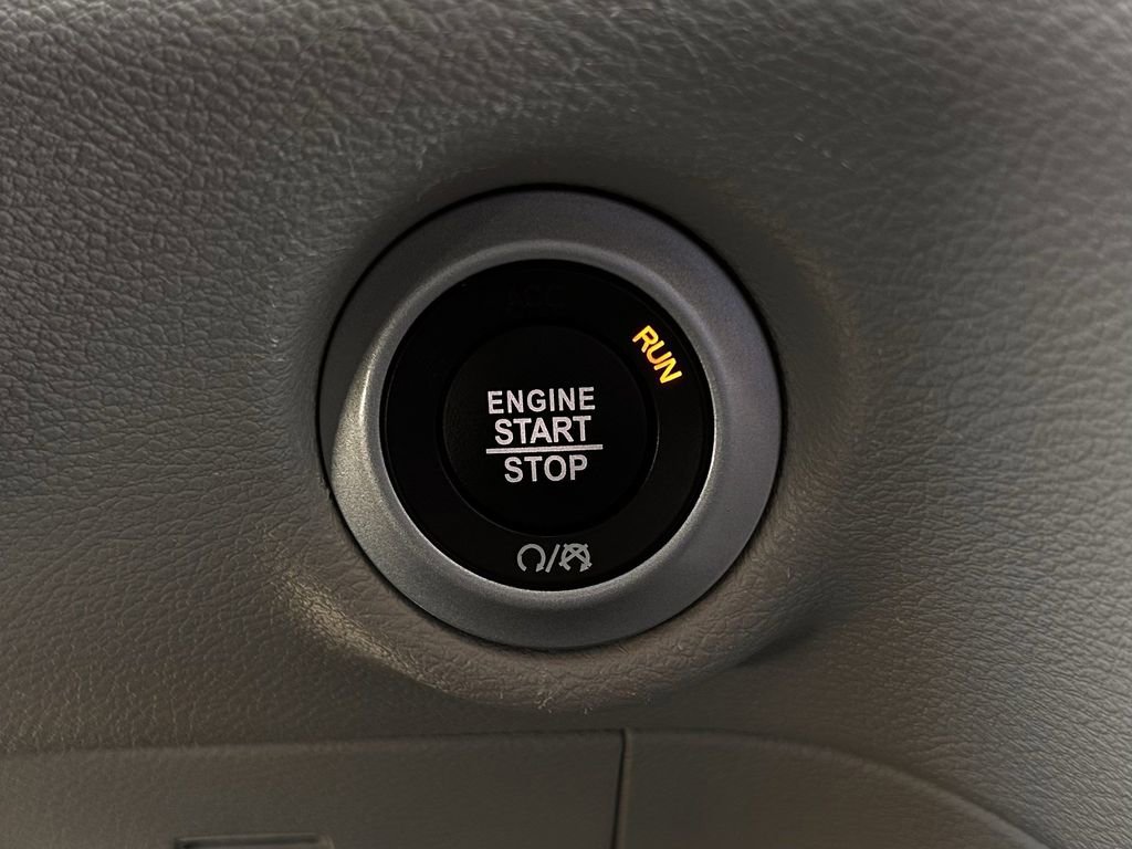 Used 2024 Chrysler Pacifica Touring-L image 25