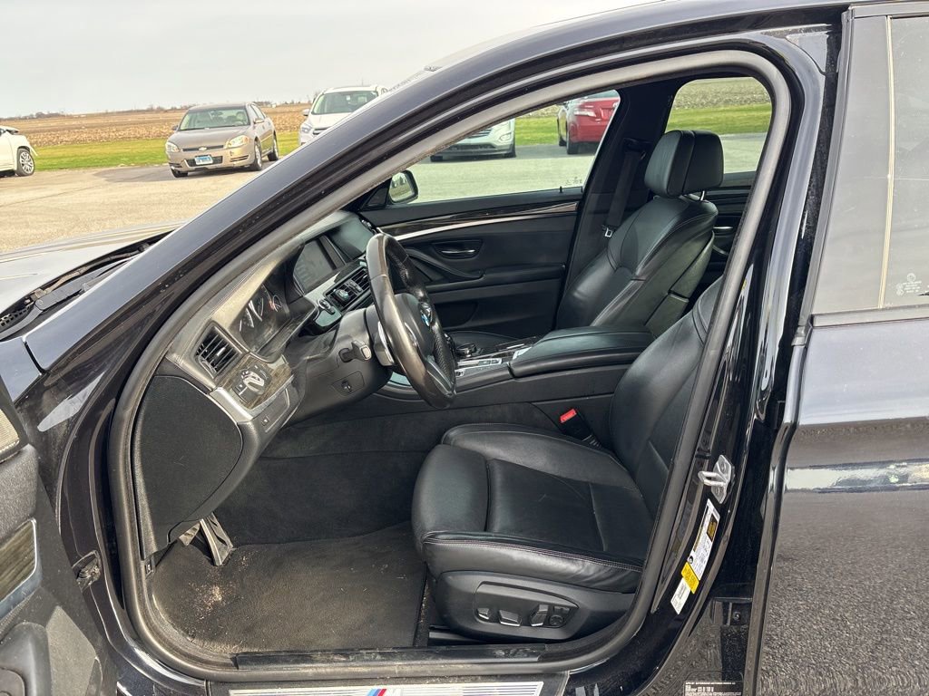 Used 2016 BMW 550i Sedan image 25