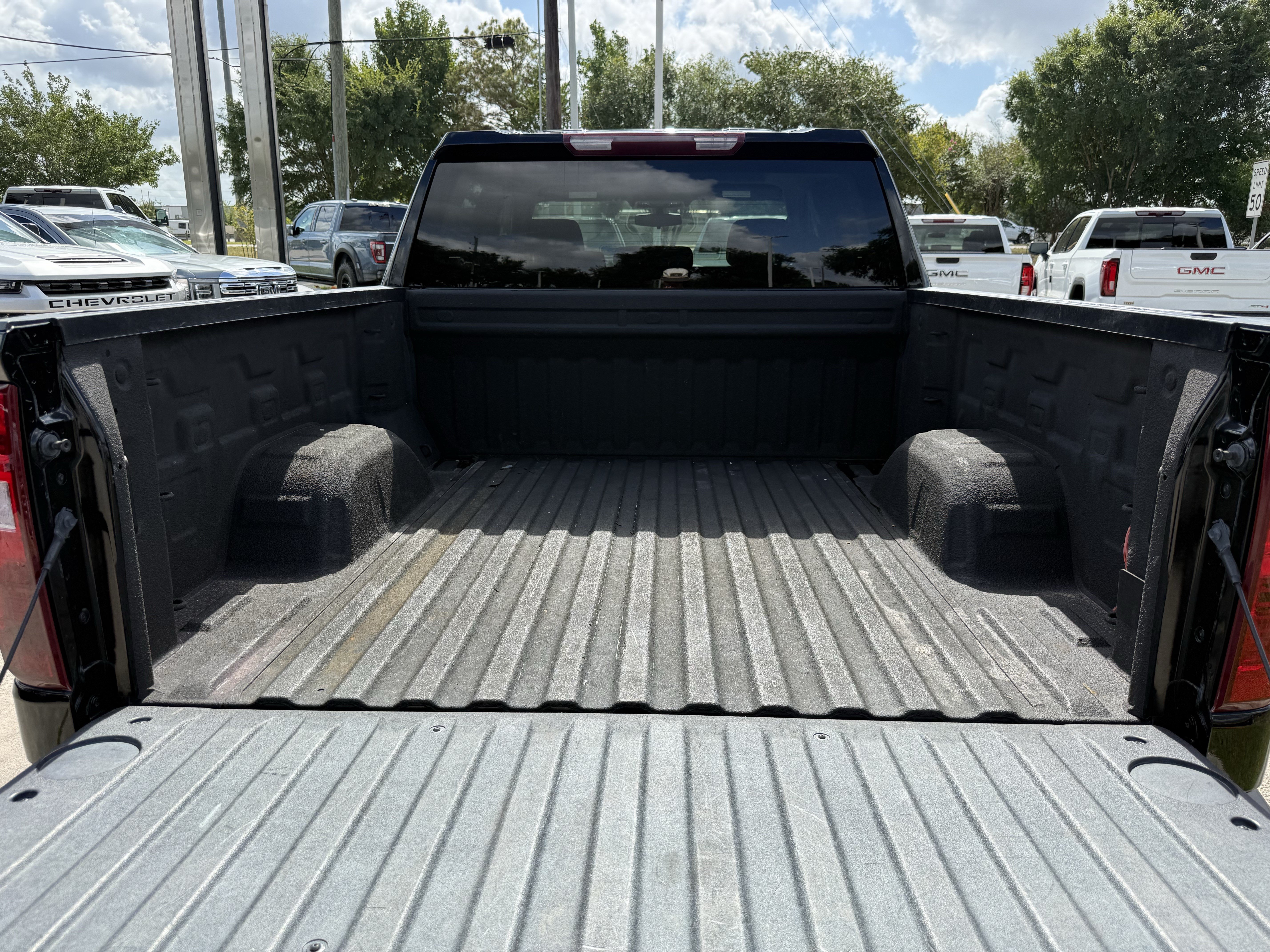 Used 2022 Chevrolet Silverado 1500 LT AWD/4WD image 29