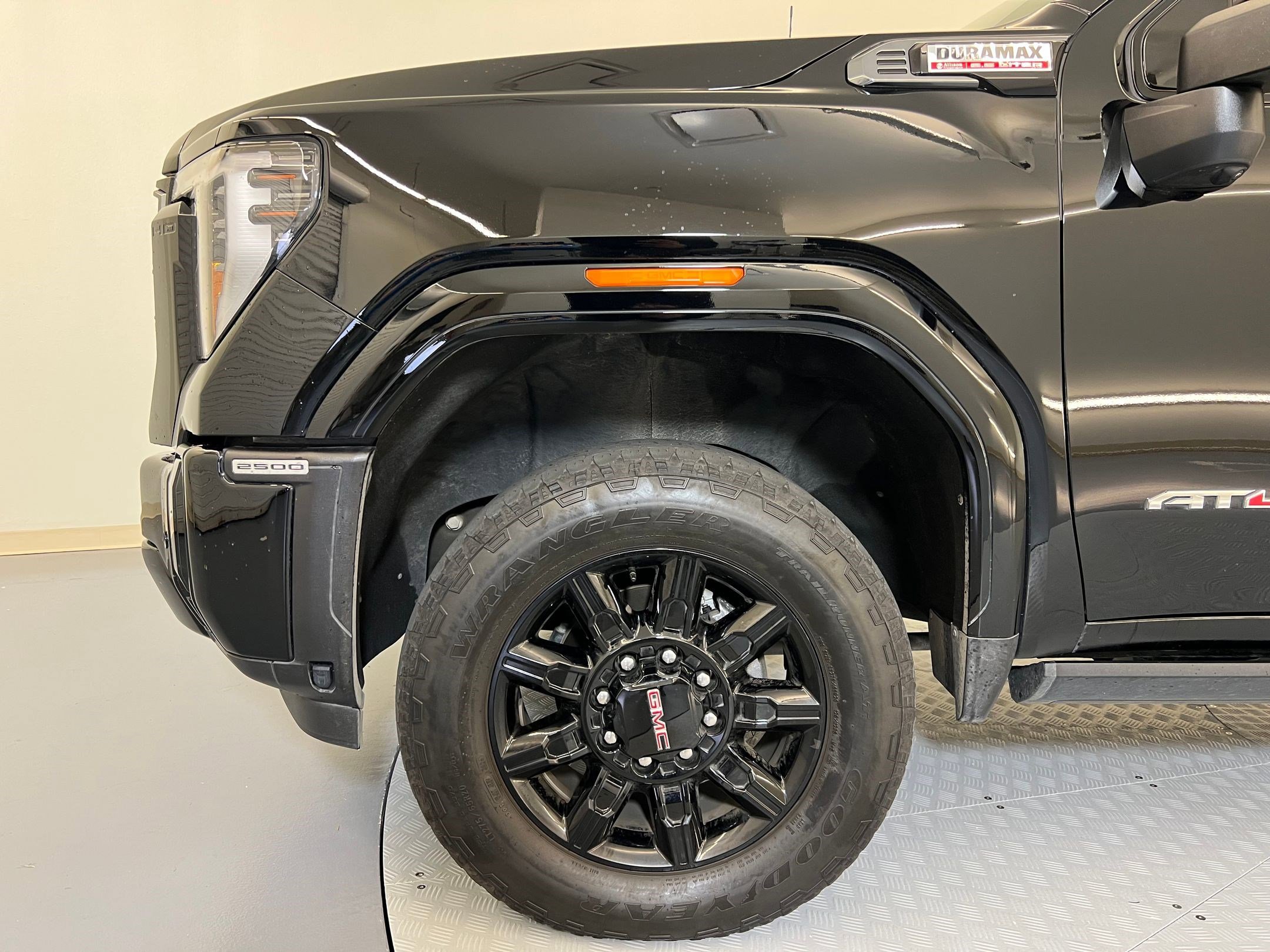 Used 2025 GMC Sierra 2500 AT4 w/ AT4 Premium Plus Package image 11