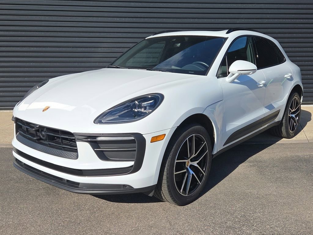 Certified 2022 Porsche Macan image 1