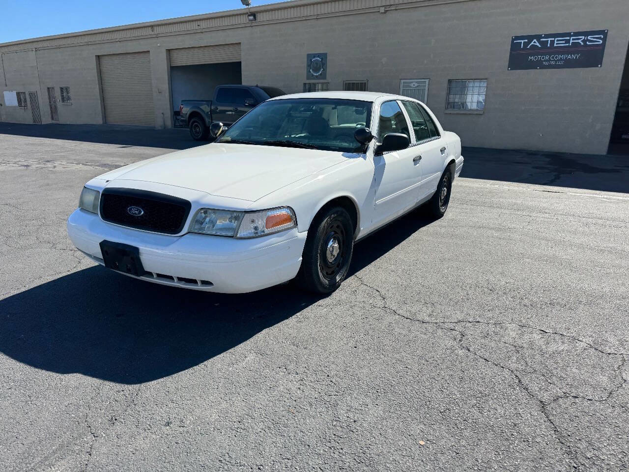 Used 2003 Ford Crown Victoria Police Interceptor image 3