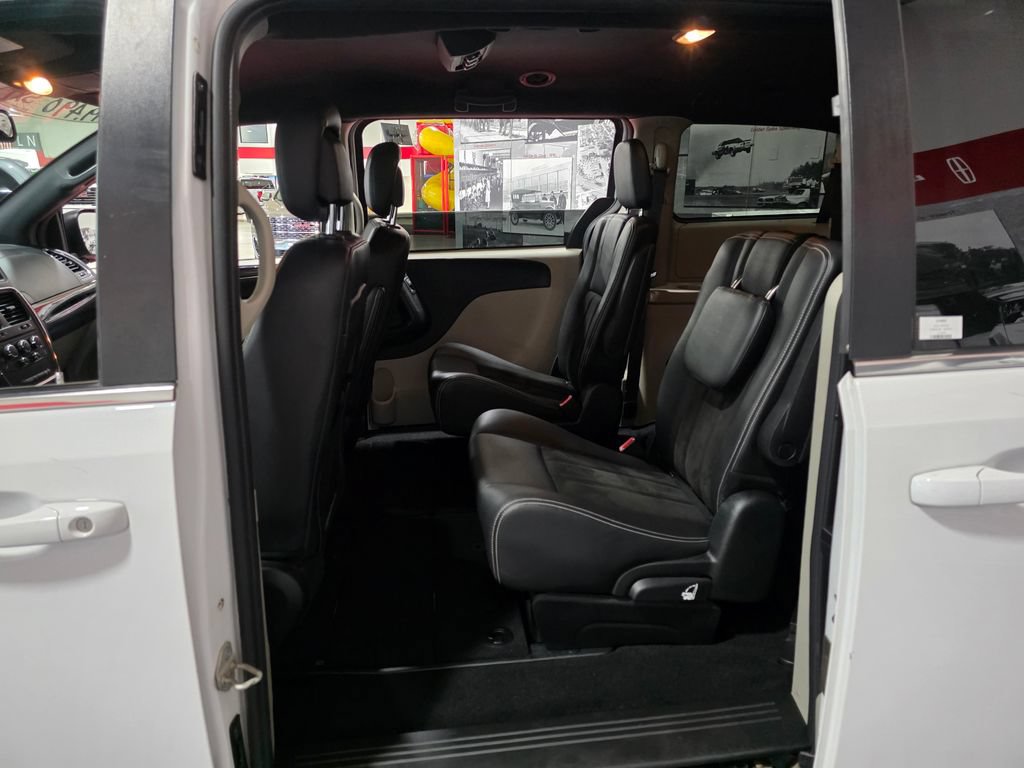 Used 2020 Dodge Grand Caravan SXT w/ Rear Park Assist Package FWD image 20